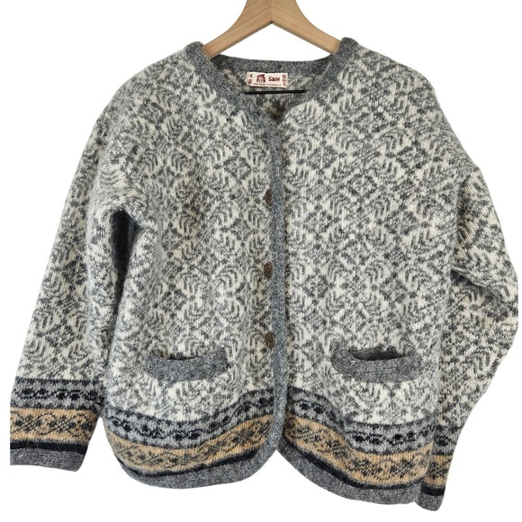 Saga Sweaters - Saga vintage 70s 80s Icelandic sweater jumper 100% wool, size US L, D/NL 42 tan